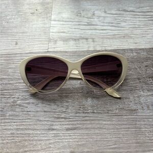 Chic Cream Sunglasses